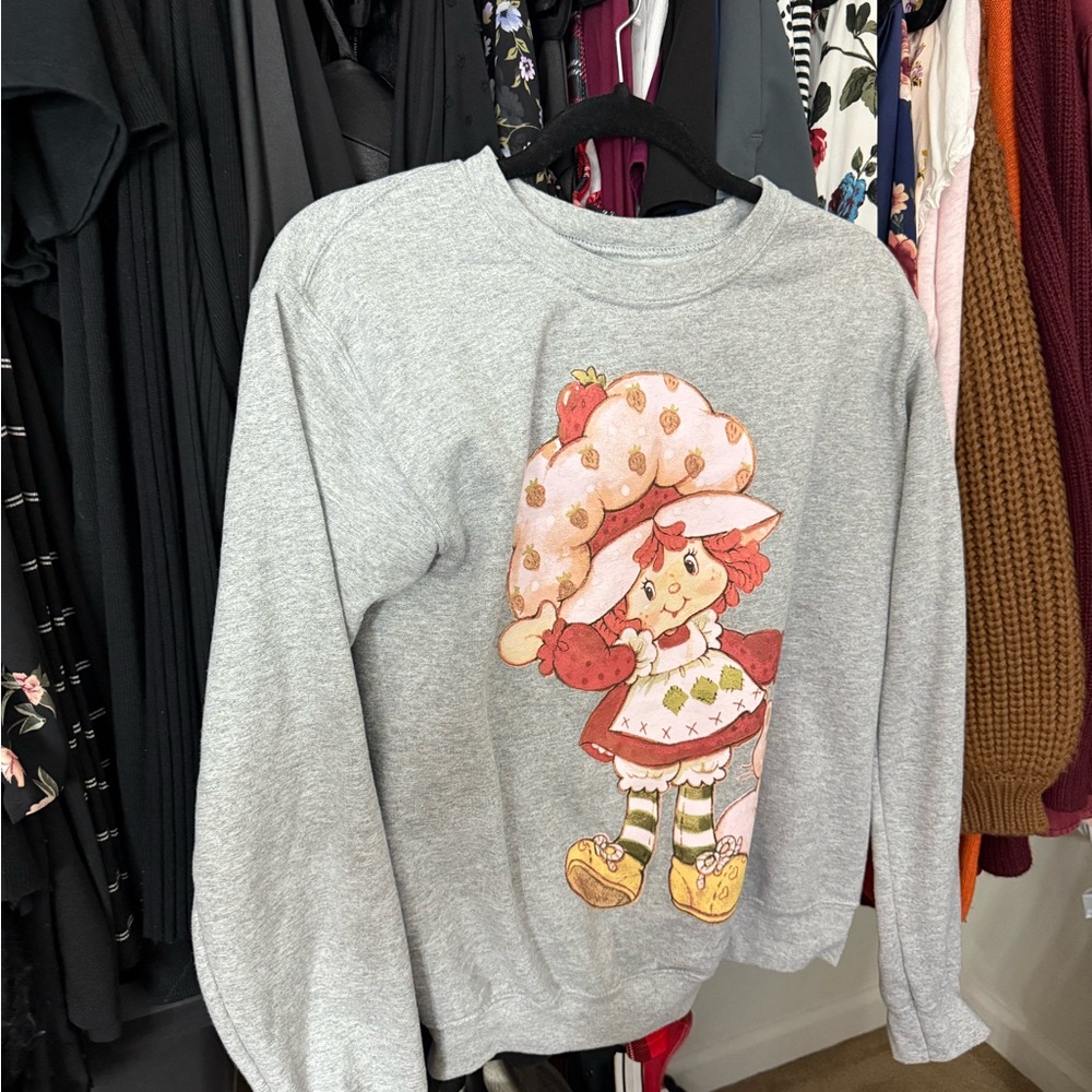 Strawberry Shortcake Gray Sweatshirt, SIZE XS